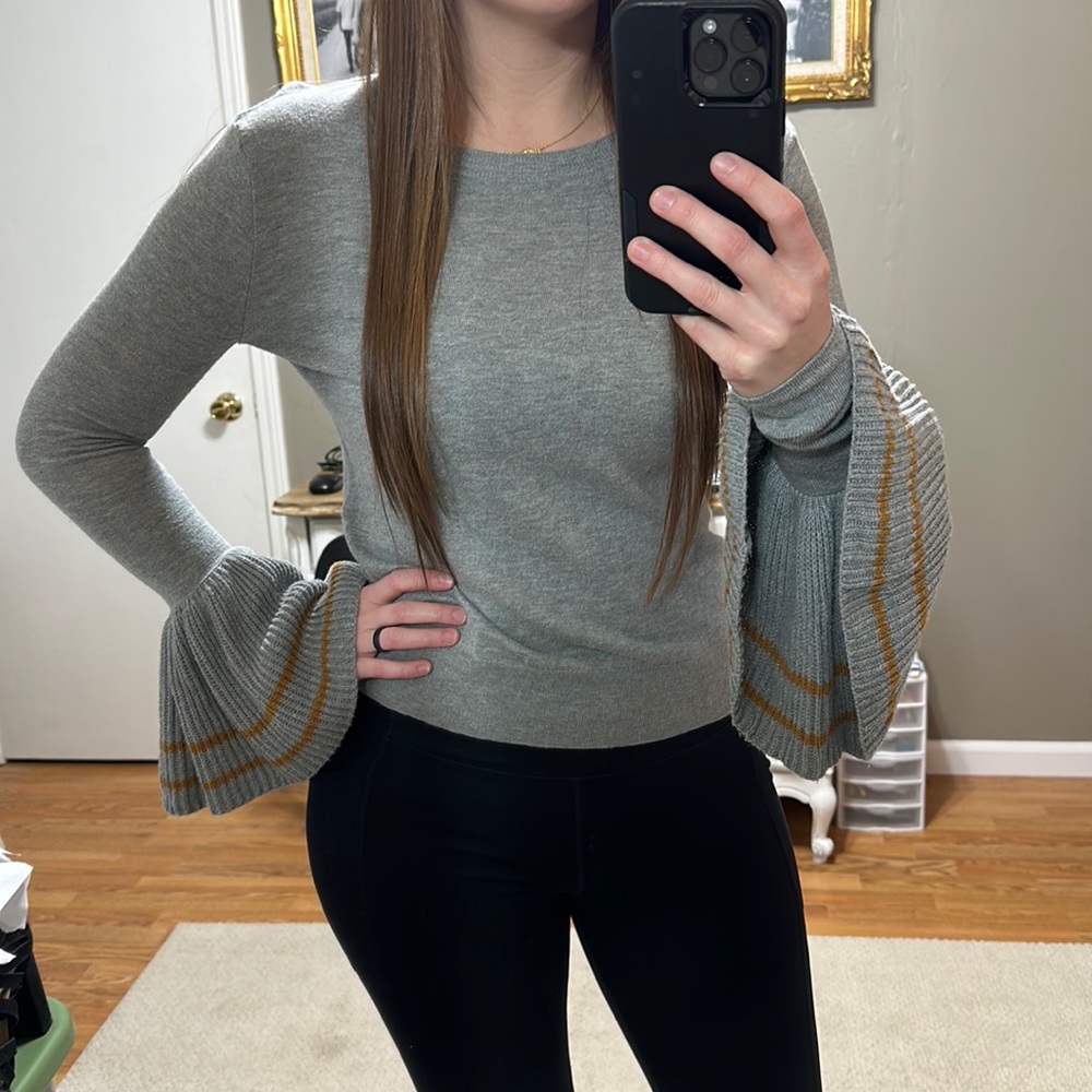 Gray bell-sleeve